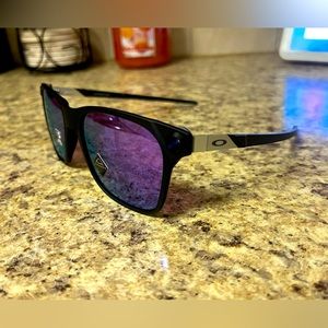 Brand New Oakley Apparition Sunglasses with Prizm lenses